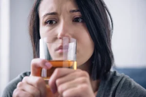 Am I Becoming an Alcoholic? Recognize the Signs and Get Help - female depressed and drinking alcohol